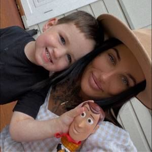 Meet your Posher, Danielle